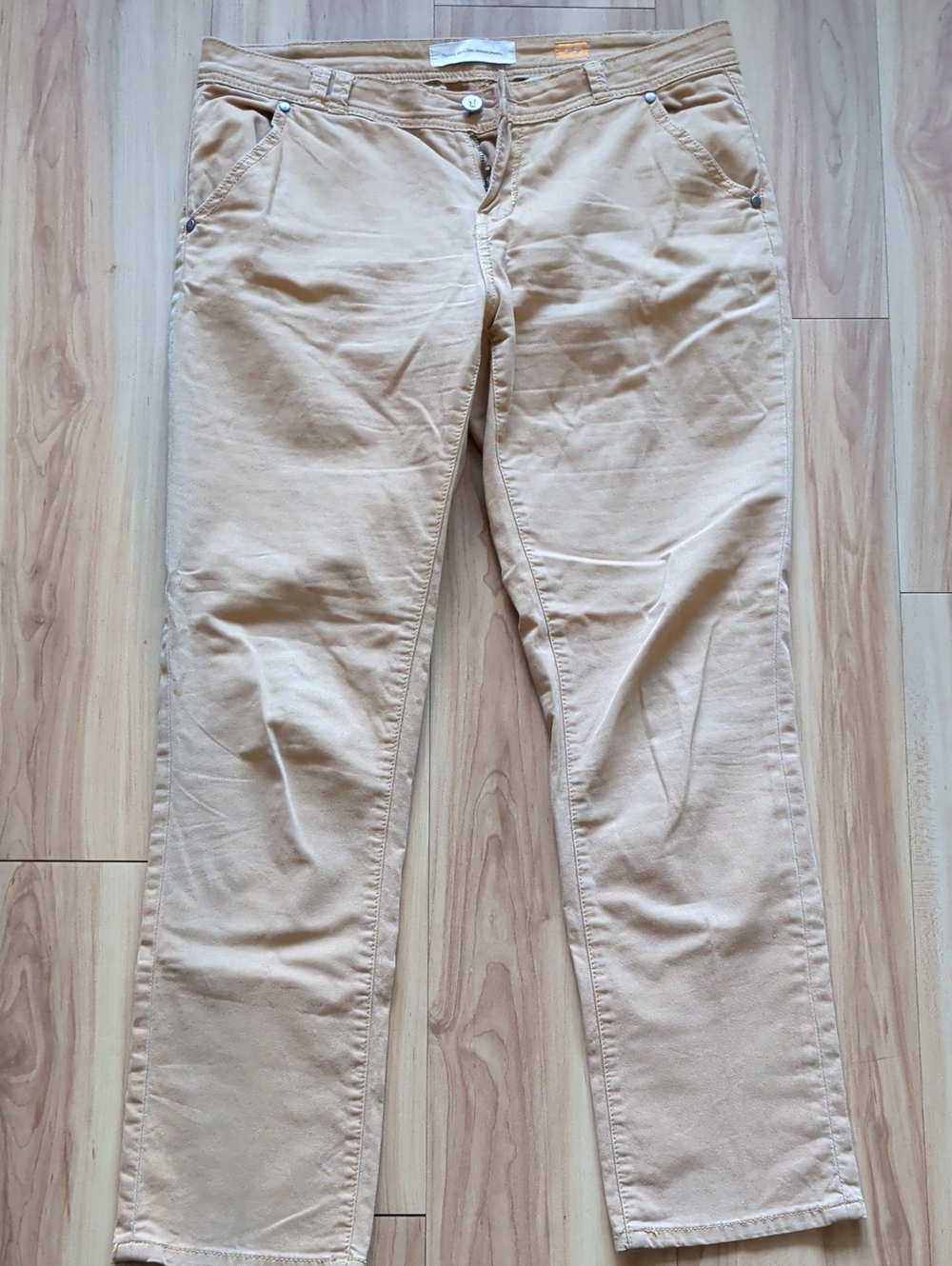 Women's Beige Slim Straight Jeans